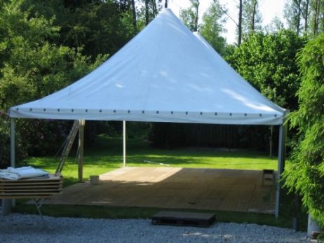 opbouw pagode 5x5 door onze zorgen