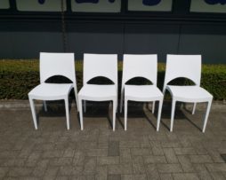 Tafels en stoelen